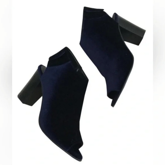 Steve Madden Velvet Blue Chuck Heels - Picture 1 of 7